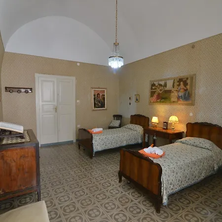 ゲストハウス Basilicata Host To Host-casa Eleonora 3*